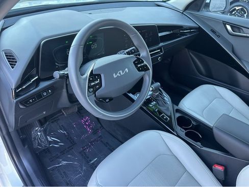 Certified 2025 Kia Niro EX image 19