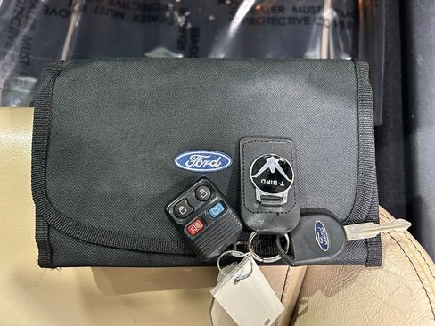 Used 2004 Ford Thunderbird image 27