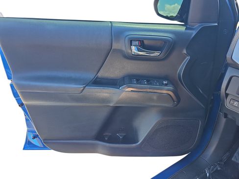 Used 2016 Toyota Tacoma TRD Off-Road w/ Towing Package RWD image 23
