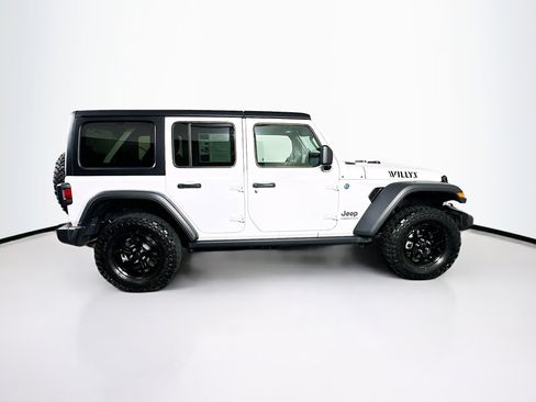 Used 2025 Jeep Wrangler Willys image 10