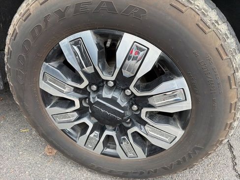 Used 2025 GMC Sierra 2500 Denali w/ Denali Reserve Package image 2