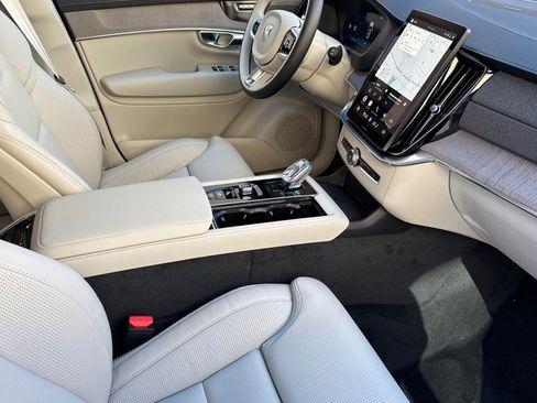 New 2026 Volvo XC90 T8 Ultra image 17