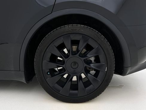 Used 2021 Tesla Model Y Long Range image 28