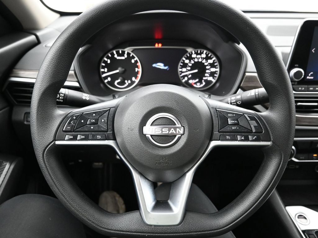 Certified 2025 Nissan Altima 2.5 SV FWD image 15