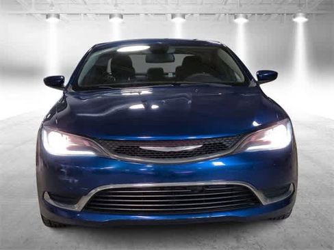 Used 2015 Chrysler 200 Limited image 3
