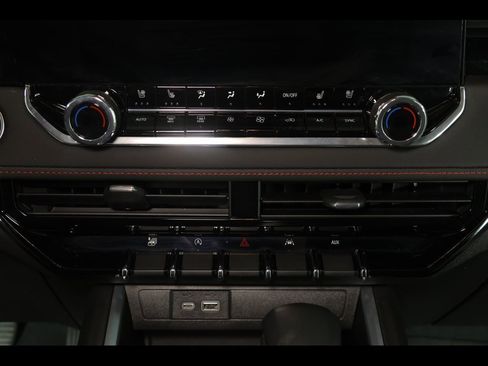 Used 2024 Chevrolet Colorado Z71 w/ Z71 Convenience Package 2 image 30