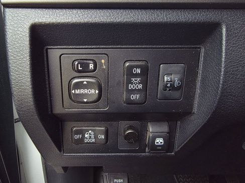 Used 2017 Toyota Tundra SR5 w/ SR5 Upgrade Package image 11