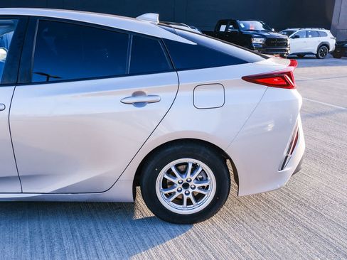 Certified 2022 Toyota Prius Prime LE FWD image 8