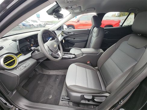 New 2026 Chevrolet Trax LT w/ Driver Confidence Package image 15