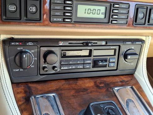 Used 1994 Jaguar XJS V12 Convertible RWD image 16