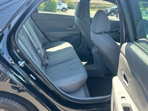 Used 2021 Hyundai Elantra SEL FWD image 29