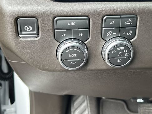 Used 2026 GMC Sierra 1500 SLT AWD/4WD image 18