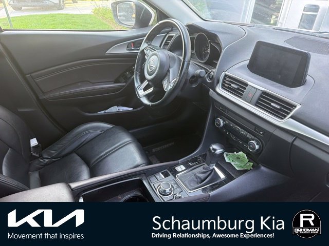 Used 2017 MAZDA MAZDA3 Touring FWD image 9