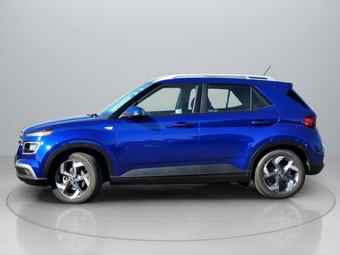Certified 2025 Hyundai Venue Limited image 4