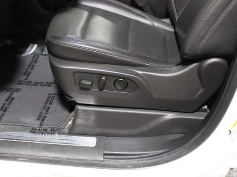 Used 2024 GMC Sierra 2500 SLT w/ SLT Convenience Package image 12