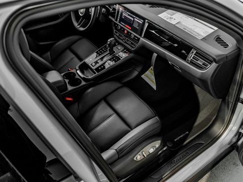 Certified 2026 Porsche Macan AWD/4WD image 24