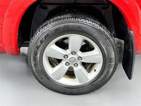 Used 2018 RAM 1500 SLT image 32