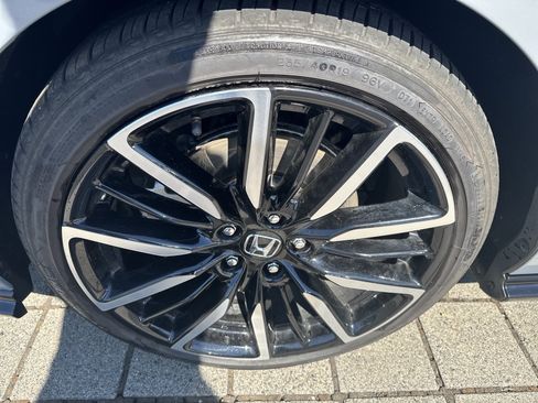 Used 2024 Honda Accord Touring image 9