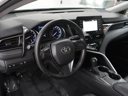 Used 2022 Toyota Camry SE FWD image 19