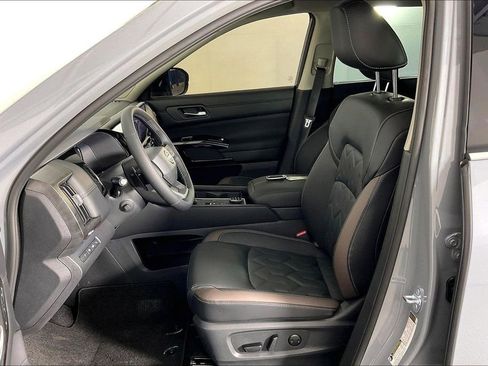 New 2026 Nissan Pathfinder Platinum w/ Cargo Package image 12