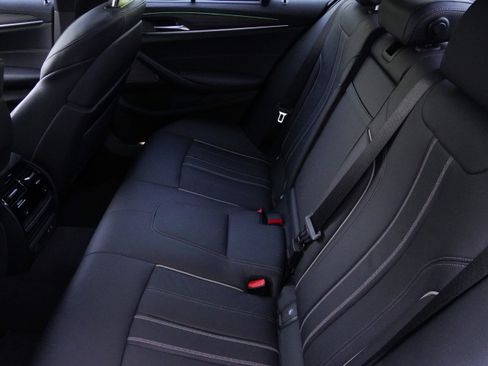 Used 2023 BMW M550i xDrive w/ Executive Package AWD/4WD image 38