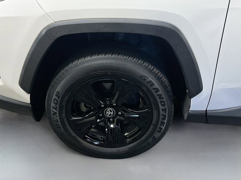 Used 2021 Toyota RAV4 XLE w/ Convenience Package FWD image 13