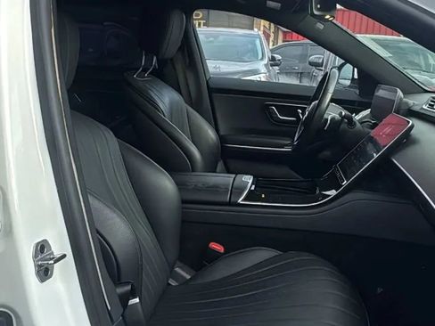 Used 2022 Mercedes-Benz S 500 4MATIC w/ AMG Line Package image 16