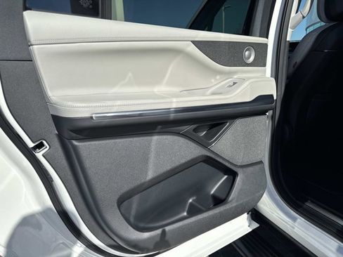 New 2026 Lincoln Navigator L Reserve AWD/4WD image 14