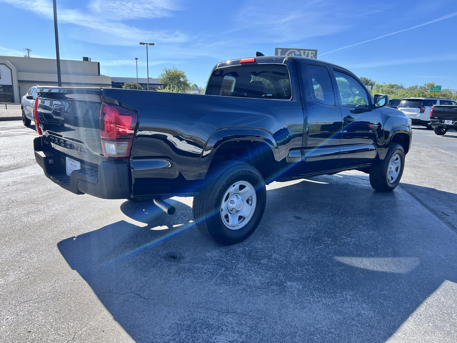 Used 2021 Toyota Tacoma SR AWD/4WD image 11