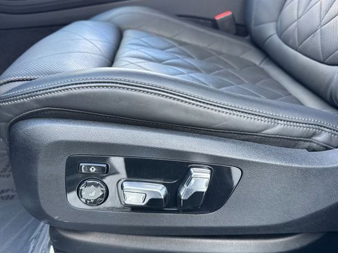 Used 2024 BMW X7 xDrive40i w/ Premium Package image 14