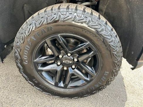Used 2020 Chevrolet Silverado 1500 Custom Trail Boss w/ Custom Convenience Package AWD/4WD image 47