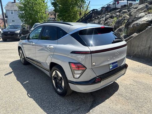 Used 2024 Hyundai Kona Limited FWD image 3