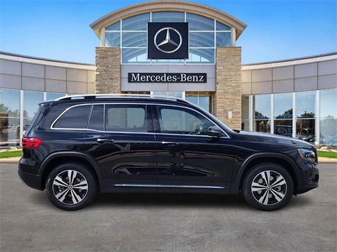 New 2025 Mercedes-Benz GLB 250 4MATIC image 5