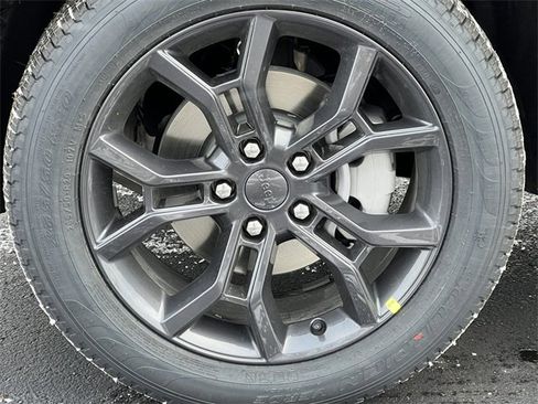 New 2025 Jeep Grand Cherokee Limited w/ Trailer Tow Package image 6