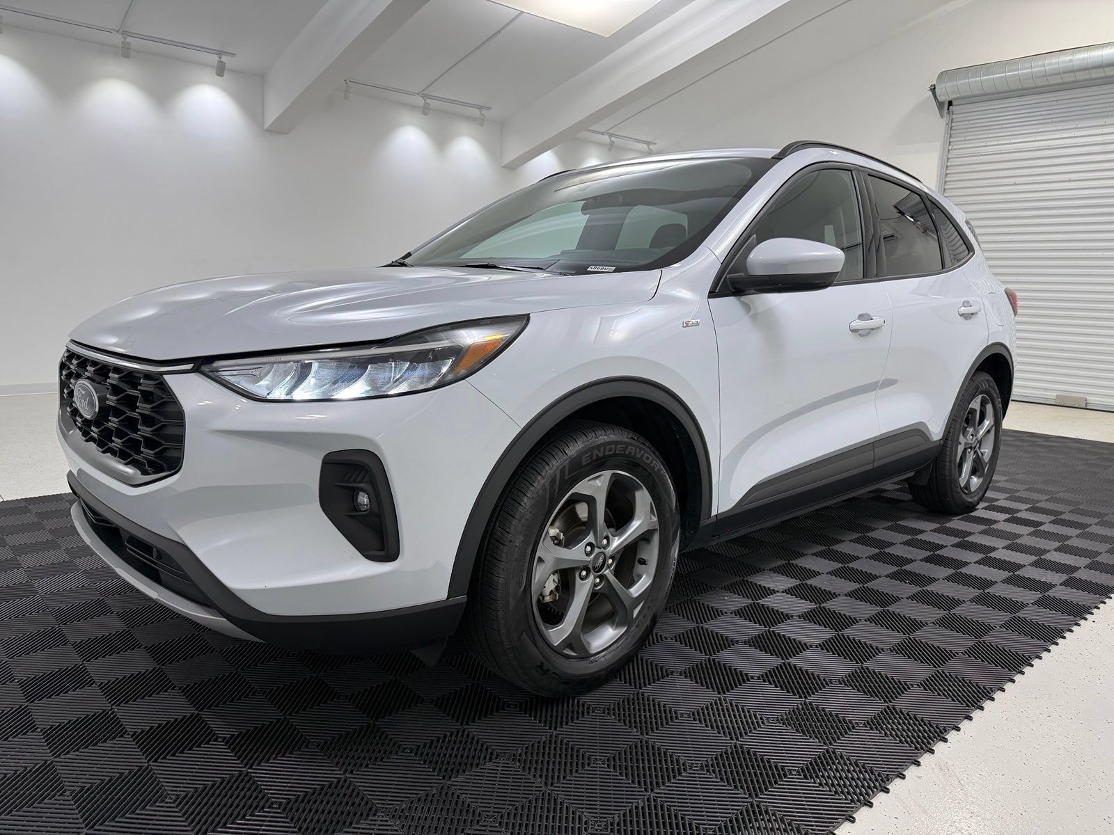 Used 2025 Ford Escape ST-Line Select AWD/4WD image 3