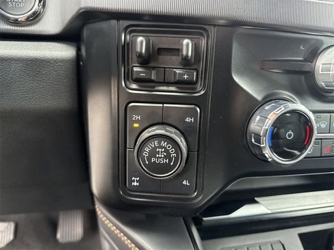 Certified 2024 Ford F350 Platinum w/ Tremor Off-Road Package image 32