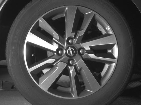 Used 2025 Nissan Versa SV FWD image 18