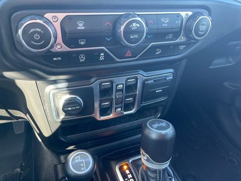 Used 2020 Jeep Wrangler Unlimited Sahara image 14