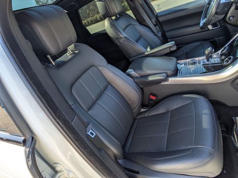 Used 2019 Land Rover Range Rover Sport HSE image 30