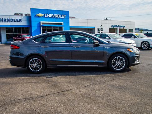 Used 2020 Ford Fusion SE FWD image 8