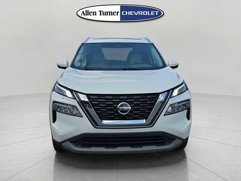 Used 2021 Nissan Rogue SV w/ Premium Package FWD image 2