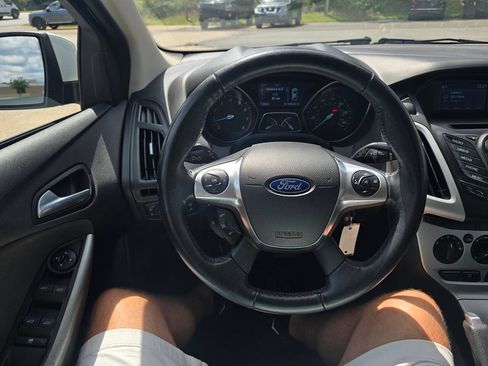 Used 2014 Ford Focus SE w/ Equipment Group 201A FWD image 23