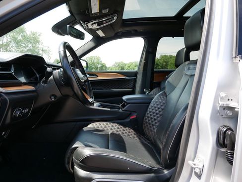 Used 2022 Jeep Grand Cherokee L Summit AWD/4WD image 14