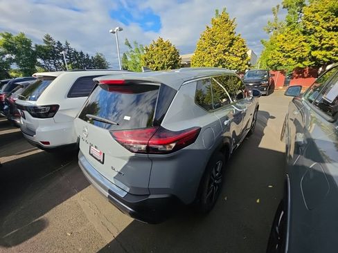 Used 2023 Nissan Rogue SL w/ SL Premium Package AWD/4WD image 3