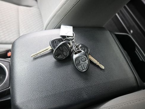 Used 2023 Toyota Tacoma SR image 13