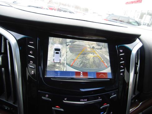 Used 2019 Cadillac Escalade ESV Premium Luxury image 19