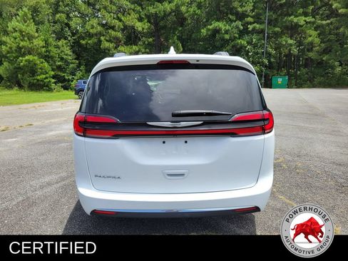 Used 2022 Chrysler Pacifica Touring-L FWD image 5