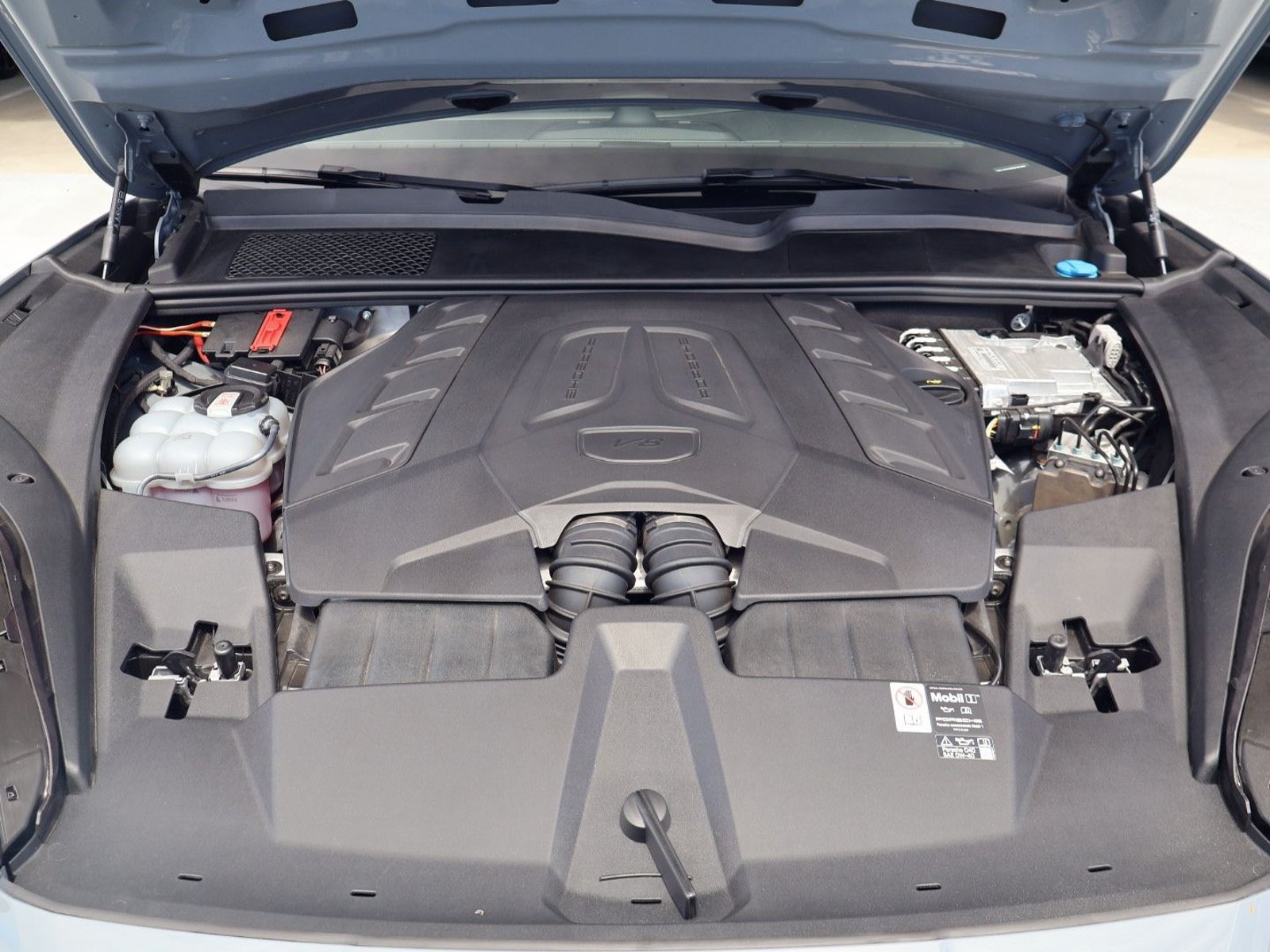 Certified 2025 Porsche Cayenne GTS AWD/4WD image 26
