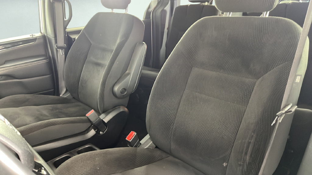 Used 2018 Dodge Grand Caravan SE FWD image 29