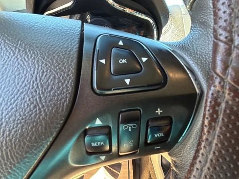Used 2019 Lincoln MKT AWD image 17